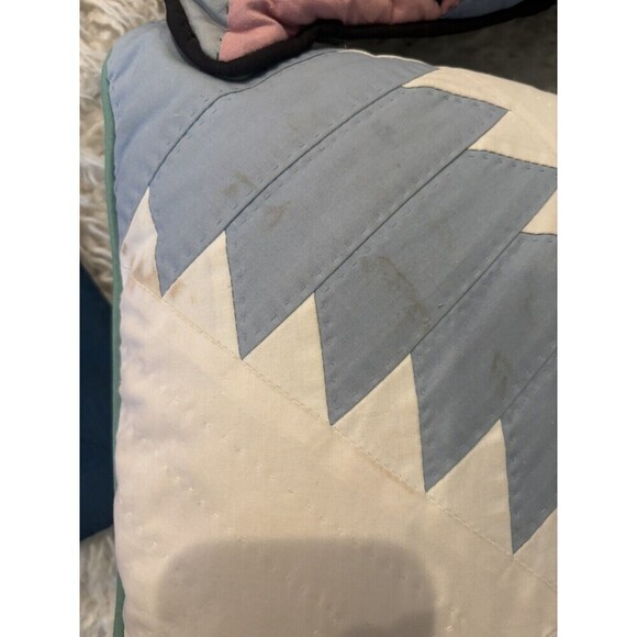 Lot of 3 VINTAGE Hand Made Quilt 51”x71”, 14.5x14.5” Pillow & 19”x19” Pillow - Picture 6 of 9